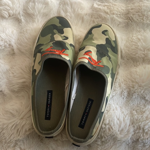 Tommy Hilfiger Army fatigue Shoes - Picture 4 of 7